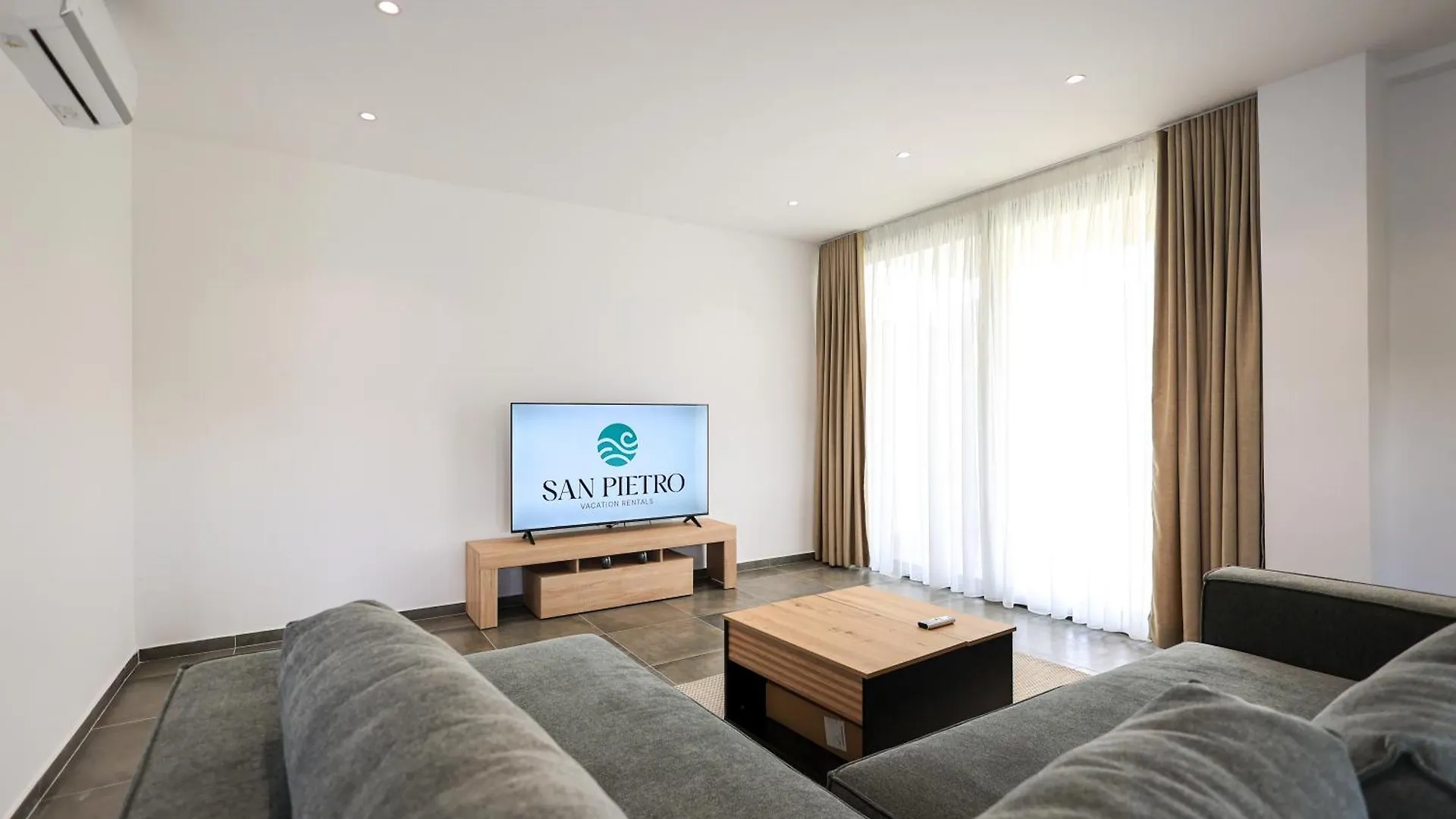 Sanpietro Vacation Rentals Plazhi San Pietro Albanie